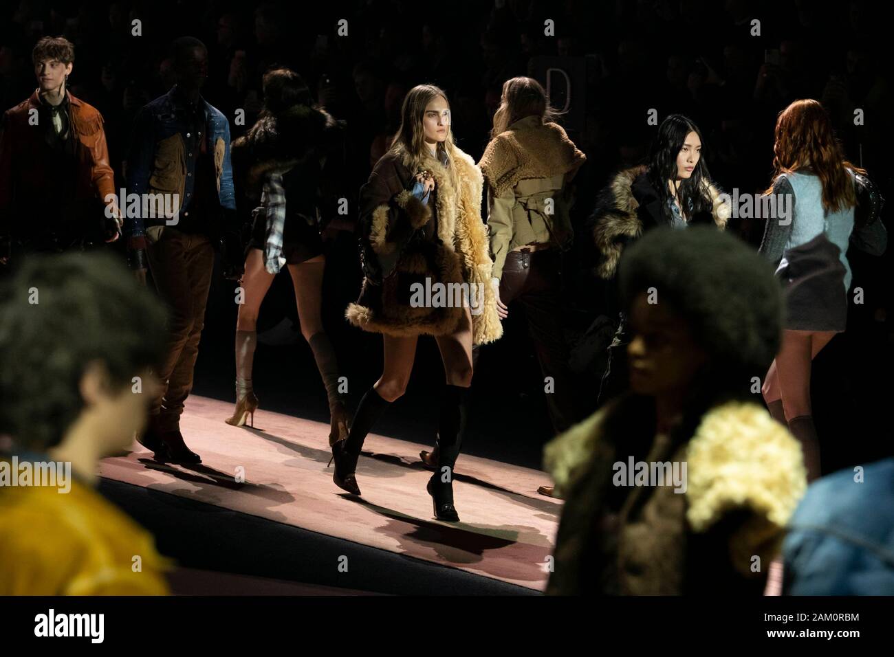 Milano, Italie. 10 janvier, 2020. DSQUARED2 Automne/Hiver 2020/2021 de piste à Milan Fashion Week d'hommes Janvier 2020 - Milan, Italie 10/01/2020 | Crédit dans le monde entier d'utilisation : dpa/Alamy Live News Banque D'Images
