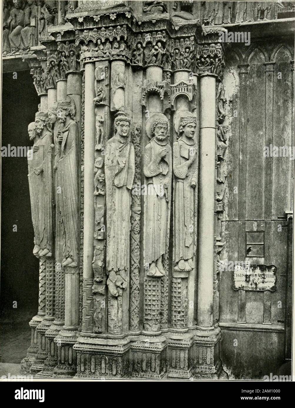 Le Mont-Saint-Michel et Chartres . De nombreux lieux différents, - à Paris, Le Mans, Sens, Autun, Vézelay, Clermont-Ferrand, Moissac, Bélier, - une vingtaine d'entre eux ; pour le même identificateur de piété a protégé plus d'une fois ; mais vous verrez noother si complète ou si instructifs, et vous pouvez chercher loin avant de vous trouver un autre tout aussi bon de fabrication. Étude de l'Chartresportal couvre tout le reste. Le sentiment et la raison de tous sont presque le même identificateur, ou varient seulement en fonction de la nature du saint patron ; et thepoint de tous est que ce sentiment est l'enfant d'architecture de l'firstcrusade. À Chartres un Banque D'Images