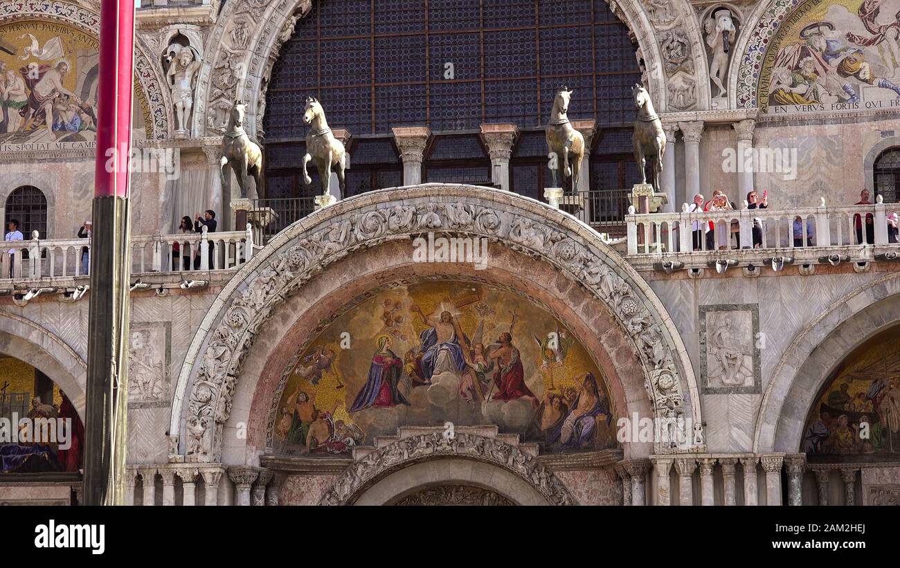 Entrée à la basilique Saint-Marc de Venise, Italie. Banque D'Images