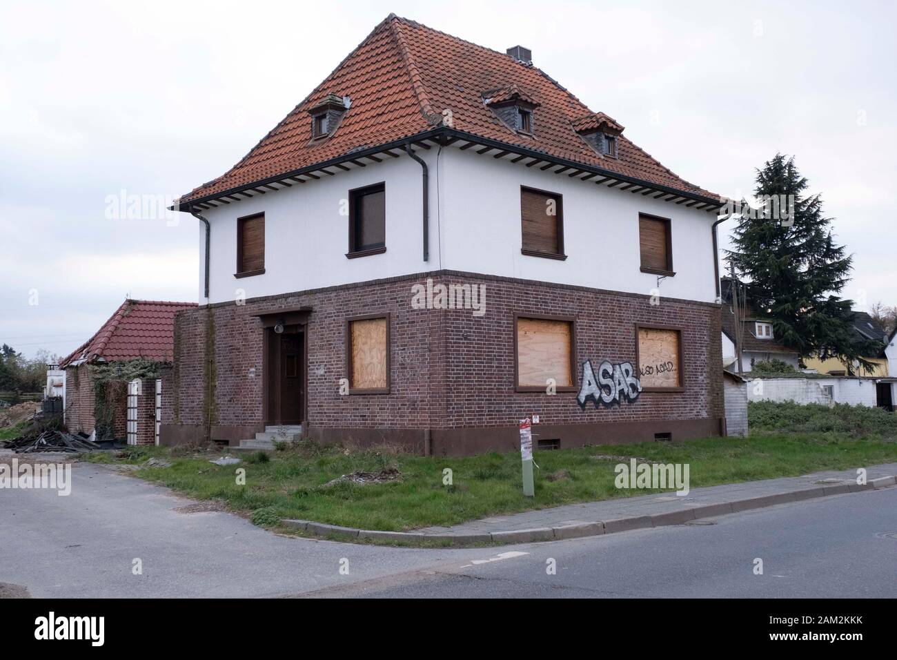 Grande maison familiale en ville pour l'extraction du charbon, Morschenich, Allemagne Banque D'Images