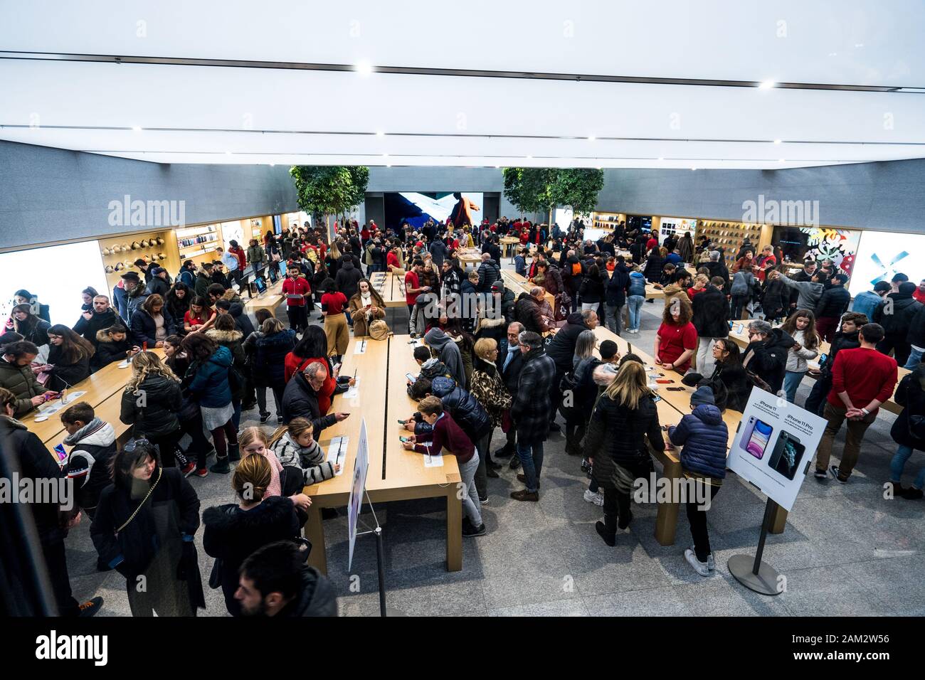 Le nouvel Apple Store à la place de la liberté, Milano Banque D'Images