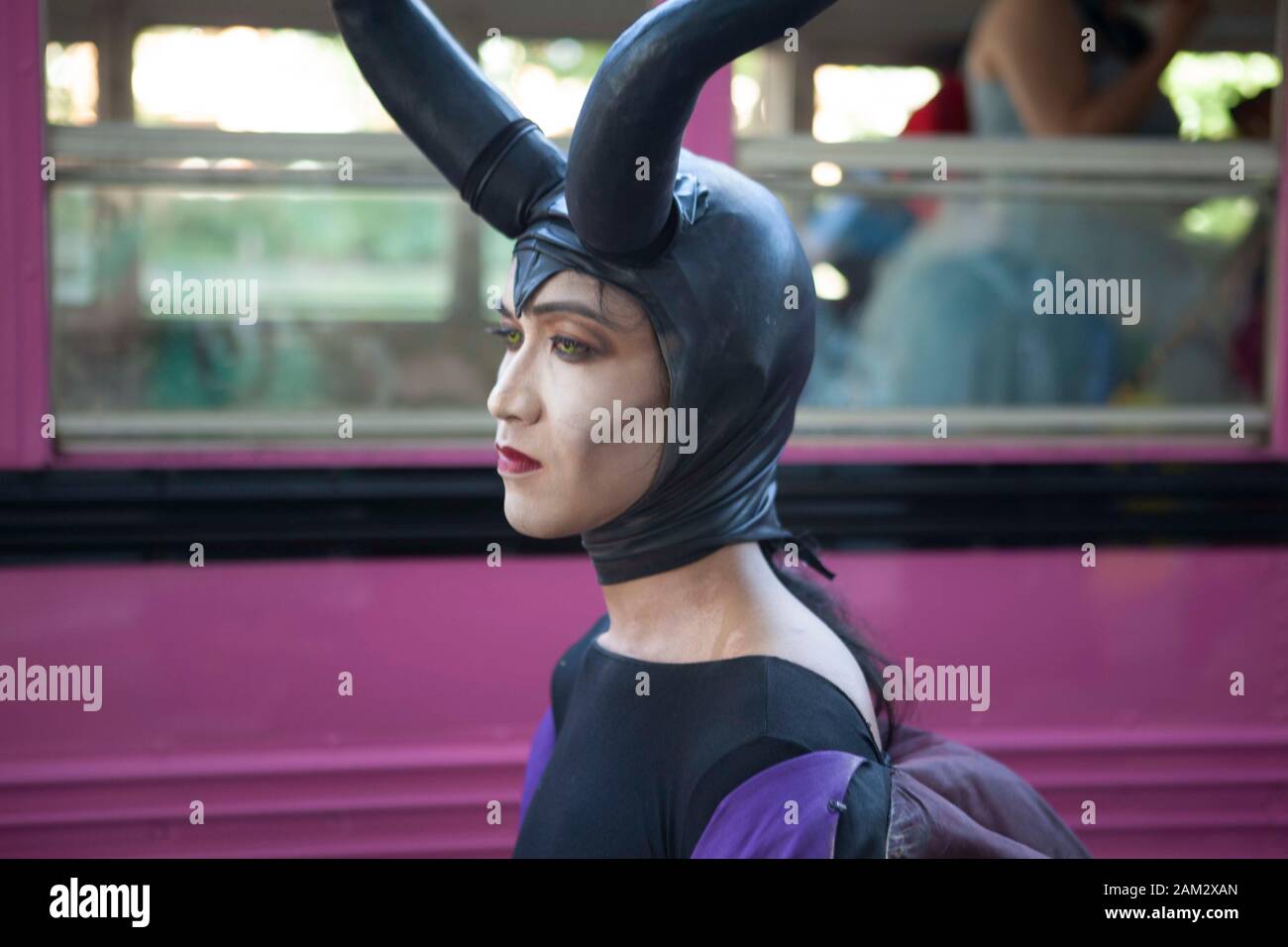 Le défilé de fierté participe au personnage de godmère de fée maléfique, Vancouver Pride Festival 2014, Vancouver, Canada Banque D'Images