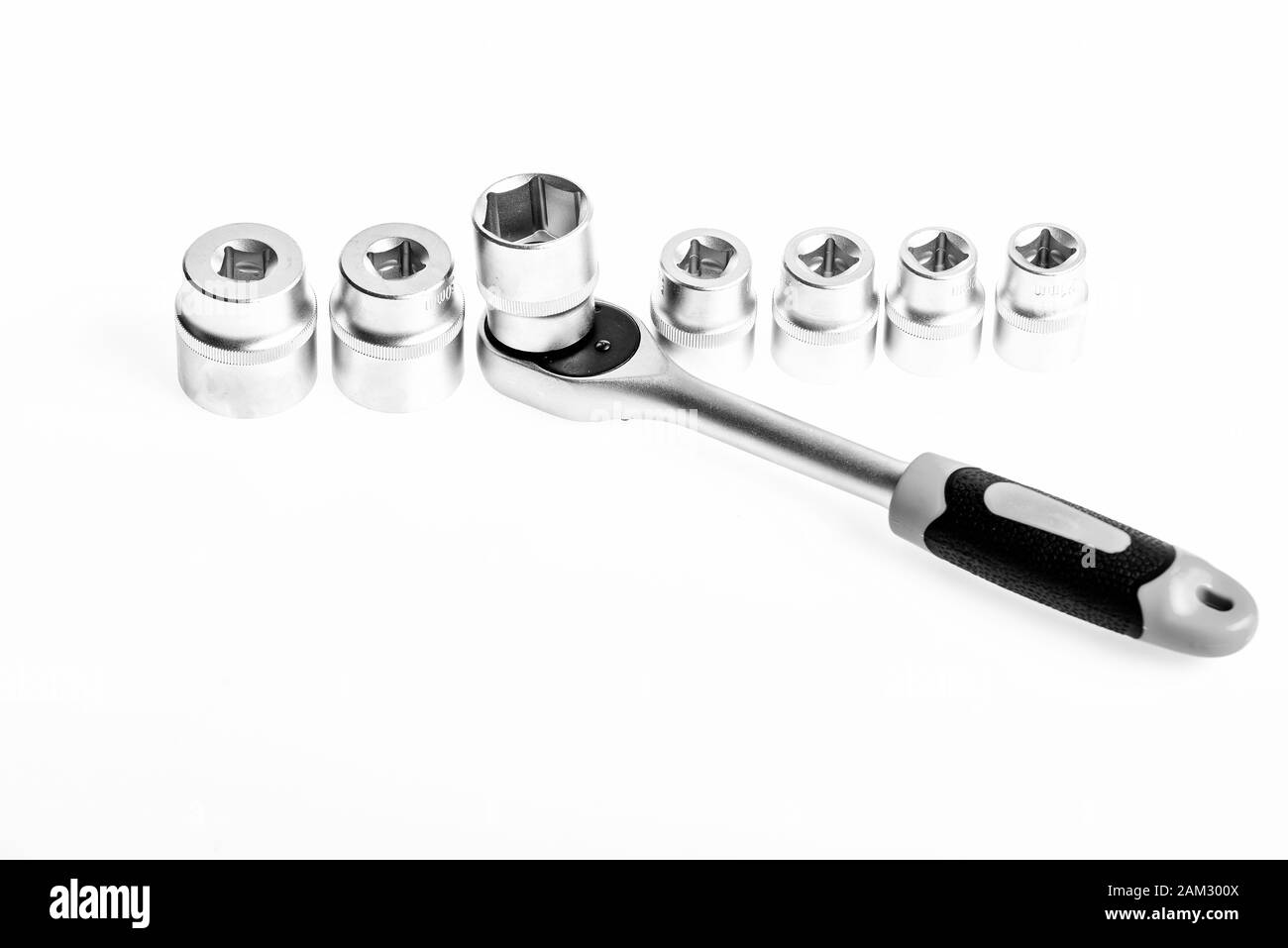 Nos moyens de dépannage aucune difficulté pour vous. multi purpose tool kit. Acier au chrome vanadium fix métallisé. clé à douille de l'équipement isolé sur fond blanc. Ensemble d'outils en fer. copier l'espace. Banque D'Images