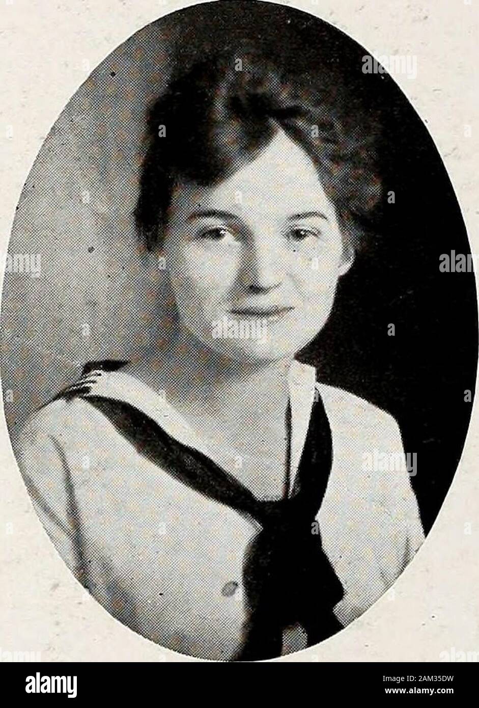 Tatler . Conseil EXÉCUTIF DE L'ASSOCIATION ÉTUDIANTE ASSOCIATION4. 4. 4. Elephare capot.   - - - - - ..Le Président Mabel Reid -- --- Virginia Thomas - Vice-président -- le secrétaire et trésorier Ethel Jones - - ...président de Johnson Daniel Lee Mel à fléau.    Président du dortoir du Nord Lottie Hipp ...Président du dortoir du Sud Nannie Hutchison ..- - ...Président de Catawba Martha Hall principal représentant de classe Marshall Martha Wilkinson Classe Jeune figuratif7itative Minnie DeLorme représentant la classe de deuxième année la page Cent quatre-vingt-quinze ©fj ? Fnung Uompna Ollfnattatt Aaaonatton. Banque D'Images