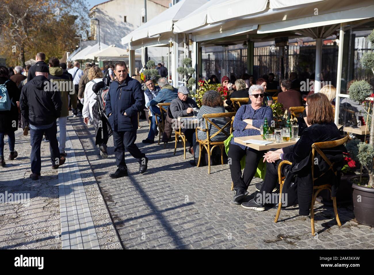 Tourisme au café à monastiraki Athènes Grèce Banque D'Images