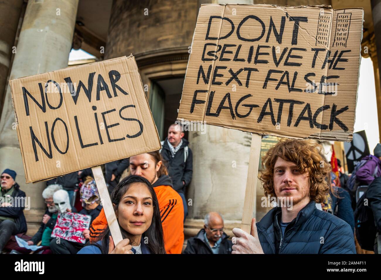 Arrêter la Guerre organise une manifestation qui a débuté à l'extérieur de la BBC et dirigé à Trafalgar Square. Il a été organisé après l'assassinat de Général iranien Qassem Soleimani par les USA et l'augmentation des tensions avec l'Iran. Banque D'Images