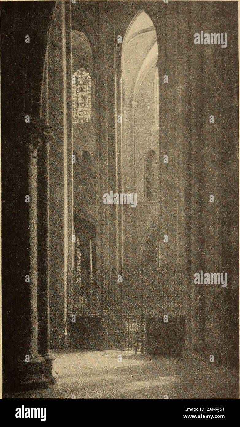 Le côté artistique de la photographie dans la théorie et la pratique . érieur architecture,est la création de l'architecte et l'photographof ; un nouvel intérieur est seulement, au mieux, un technicalrecord fine en monochrome. Mais le temps ajoute une certainatmosphere à la création d'architectes, et latergenerations laisser leur trace sur le bâtiment-maintenant par la mise en place d'une fenêtre où été therehad perpendiculaire un début de l'anglais, maintenant par certains plusdes-structure jusqu'à la construction de l'homme thehandiwork devient, au lieu de la création d'anindividual. C'est quand le photographe capte l'esprit d'andatmosphere Banque D'Images