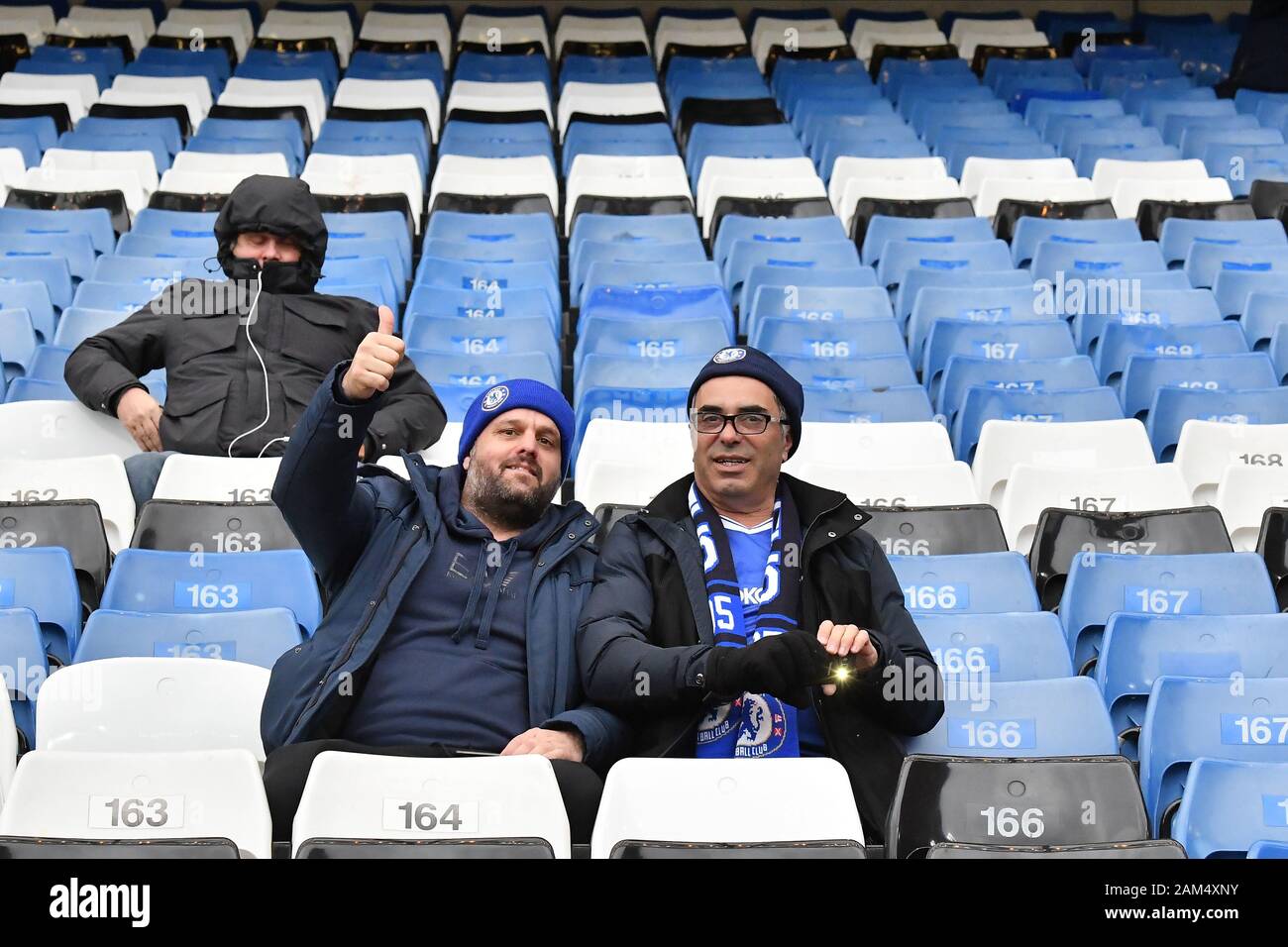 Londres, Royaume-Uni. 11Th Jan, 2020. Des fans de Chelsea au cours de la Premier League match entre Chelsea et Burnley à Stamford Bridge, Londres, le samedi 11 janvier 2020. (Crédit : Ivan Yordanov | MI News) photographie peut uniquement être utilisé pour les journaux et/ou magazines fins éditoriales, licence requise pour l'usage commercial Crédit : MI News & Sport /Alamy Live News Banque D'Images