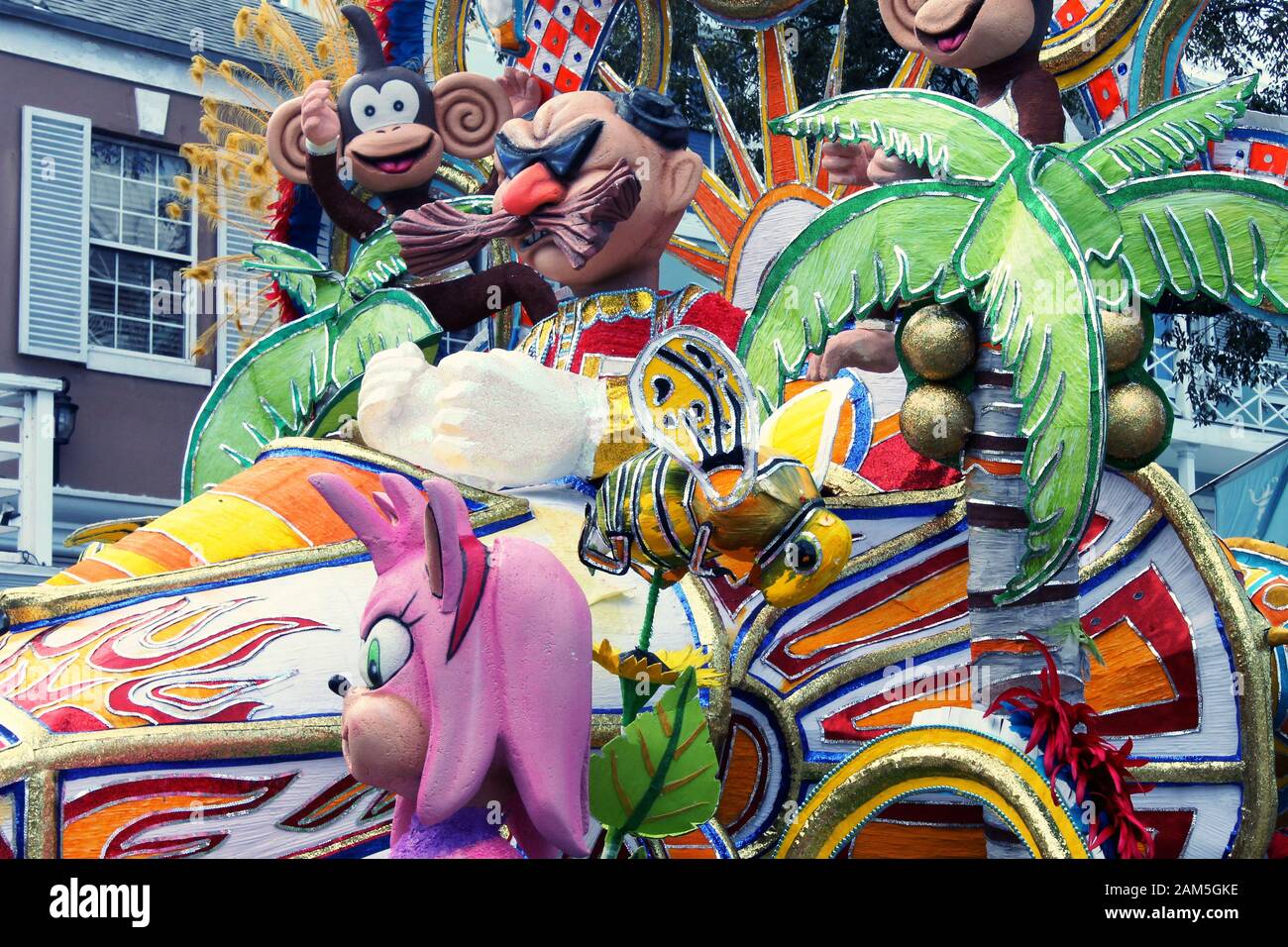 Un Sonic the Hedgehog flottent à la Junkanoo festival le Boxing Day à Nassau, Bahamas Banque D'Images