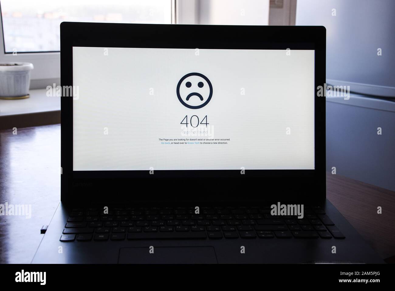Concept de défaillance d'erreur du calculateur 404. Ordinateur portable professionnel ou de bureau Banque D'Images