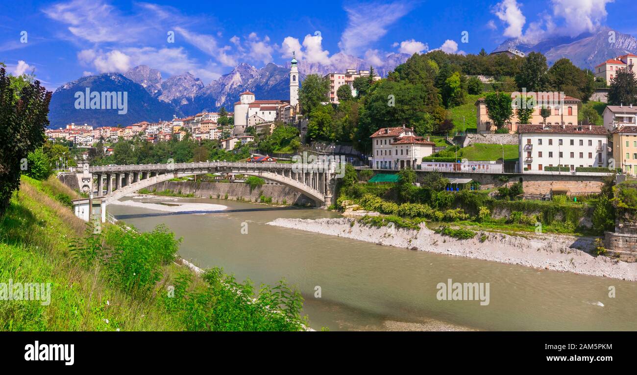Belle ville de Belluno, vue panoramique, Vénétie, Italie. Banque D'Images