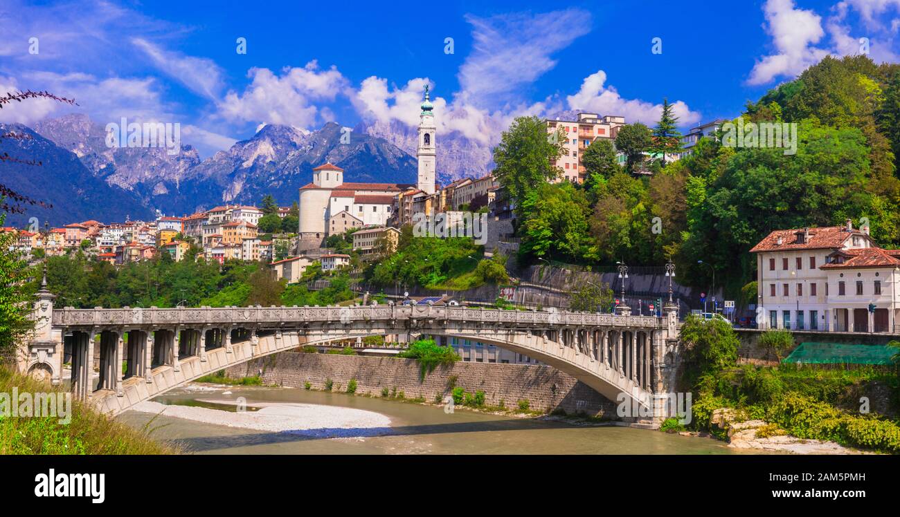 Belle ville de Belluno, vue panoramique, Vénétie, Italie. Banque D'Images