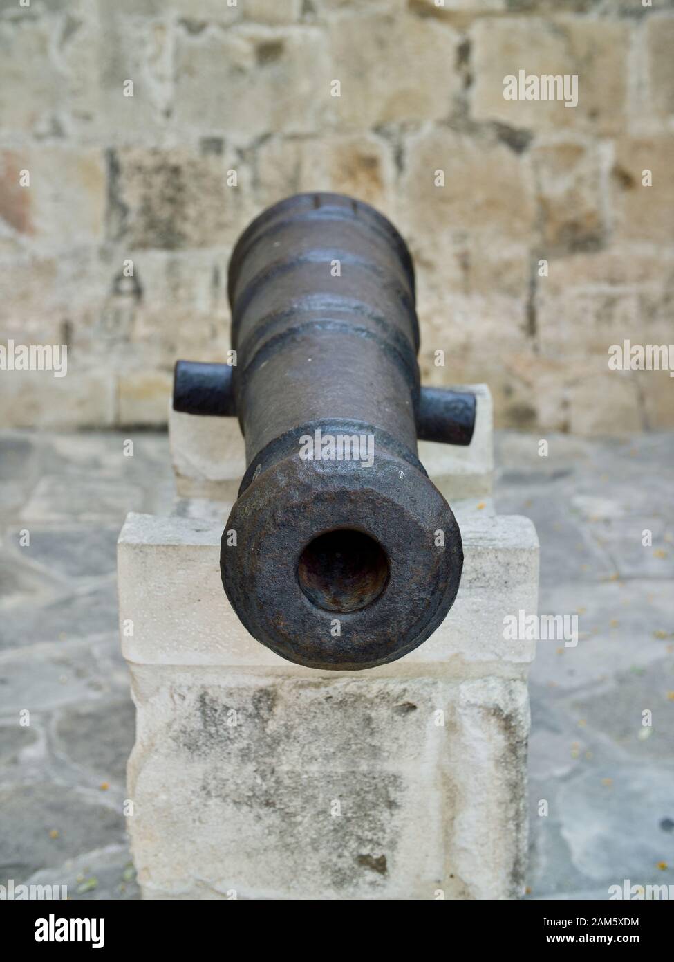 Canons antiques de la défense des armes dans l'ancienne forteresse, l'île de Chypre Banque D'Images