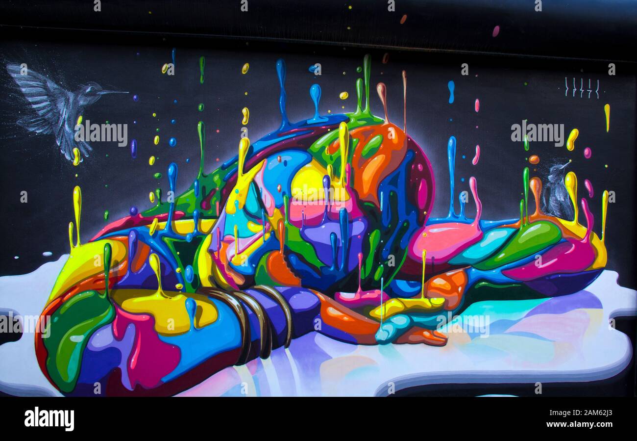 Belle photo murale au murs Wynwood à Miami, FL. - Une des nombreuses peintures murales dans ce quartier d'entrepôts restaurés. Banque D'Images