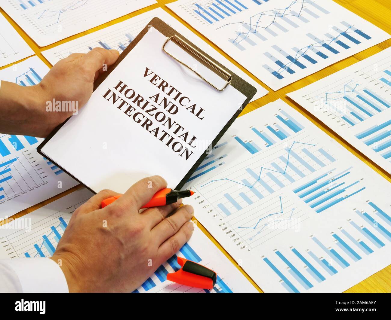 Stratégie d'intégration verticale et horizontale dans le plan social. Banque D'Images