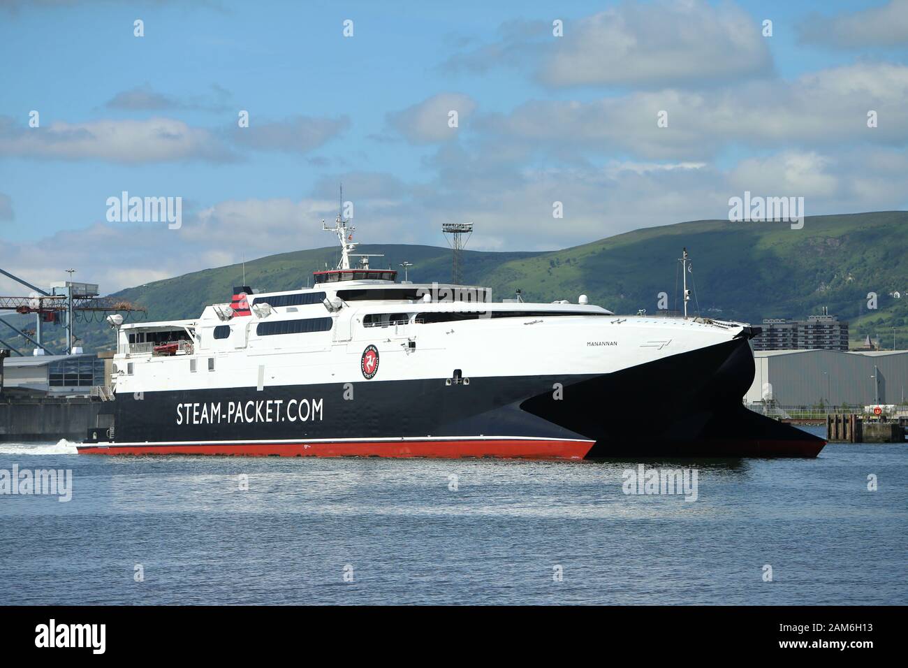 L'énorme ferry Belfast à Liverpool, 'Mananna' via l'île de Man quitte Port de Belfast, le mercredi 3 juillet 2019. Banque D'Images