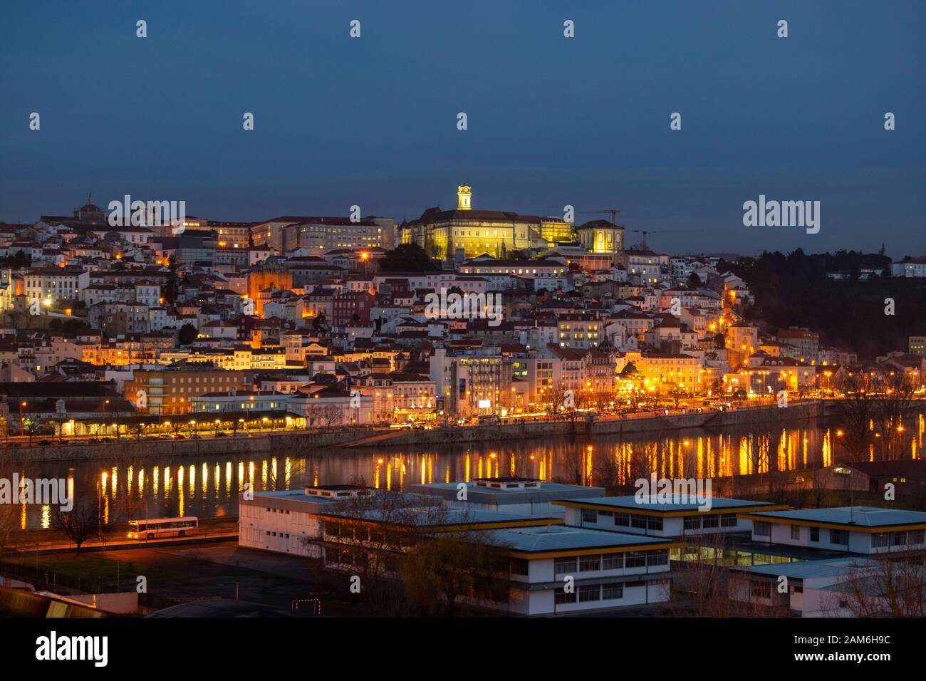 Vue générale de l'ancienne ville universitaire de Coimbra Portugal Banque D'Images
