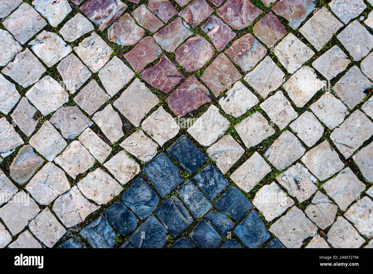 Close up de pavés portugais dans les formes géométriques et les couleurs Banque D'Images