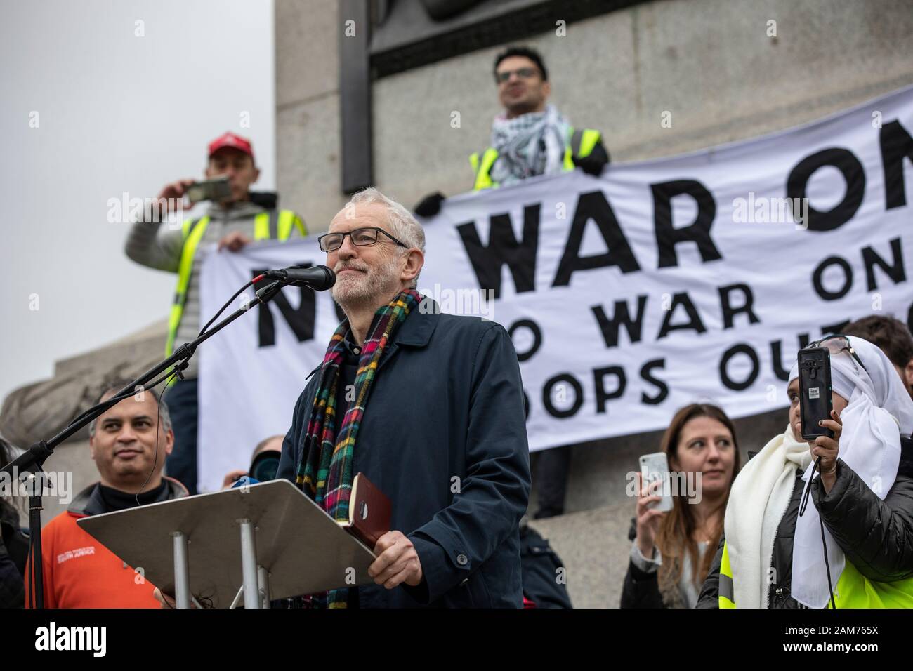 Protestation contre la « guerre sans guerre contre l'Iran » et discours de Jeremy Corbyn, chef du Parti travailliste, Trafalgar Square. Banque D'Images