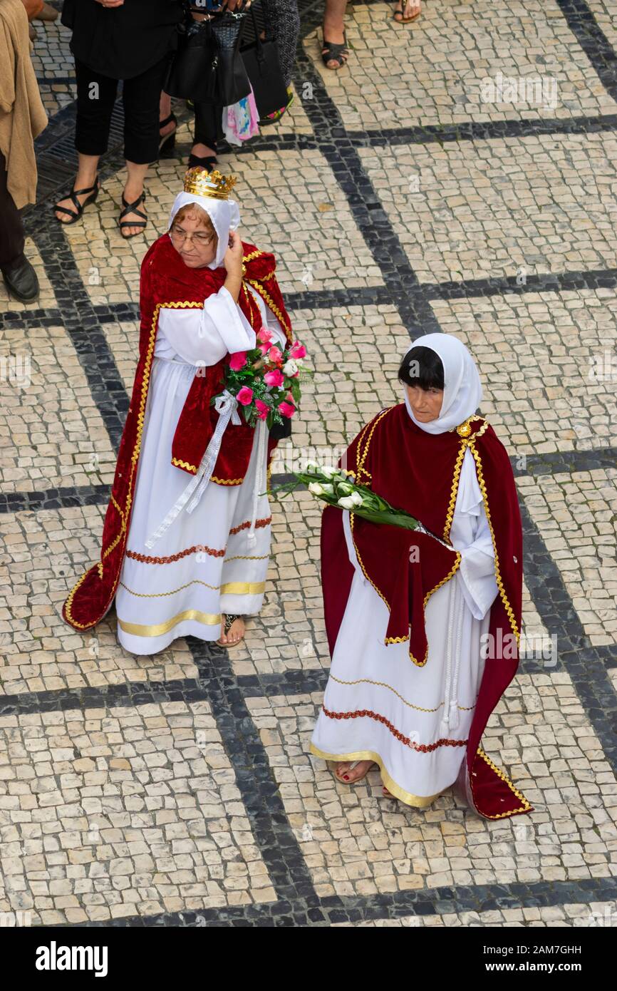 Coimbra, PORTUGAL - 10 juillet 2016 - Les Gens de la parade en commémoration du 500ème anniversaire de la Reine Saint de Coimbra Portugal Banque D'Images