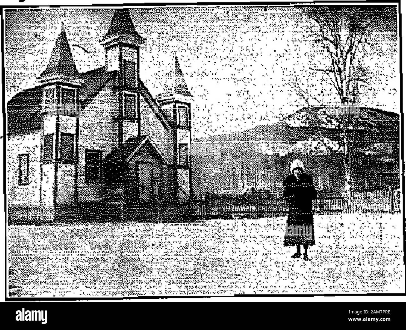 Le cri de guerre . Toronto.La mariée était en charge, hy- Sis ||Jers L. et N. Uraund McDonald.A ! Immédiatement après : la "re-|||xfx-une réception a eu lieu à l'Sflie§||Les mariées de père. Waslifterc JIt sting de noter sur le billpp ihouiicmg walla&(mariage de il^^oplcs erence le Sergent-major Eraund tnilpisler dans le Vert mai Salut||||Temple ifmy mené par le personnel était brillant. un piercing mais windwas froid soufflant du nord, andsnow et la glace était partout vis-fil. S'élevant majestueusement, des milliers offeet élevé, directement derrière le dépôt, est le Rocher-de-boule,la montagne qui a été ornée de ba Banque D'Images