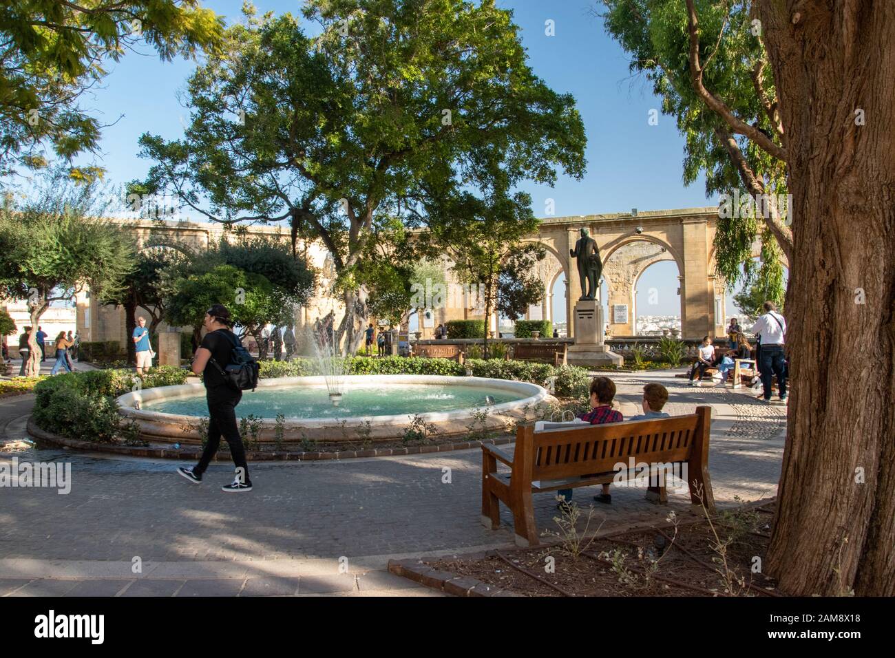 Les jardins de l'étage supérieur du bastion Saint-Pierre et Paul. Upper Barrakka Gardens, Valletta, Malte. Banque D'Images