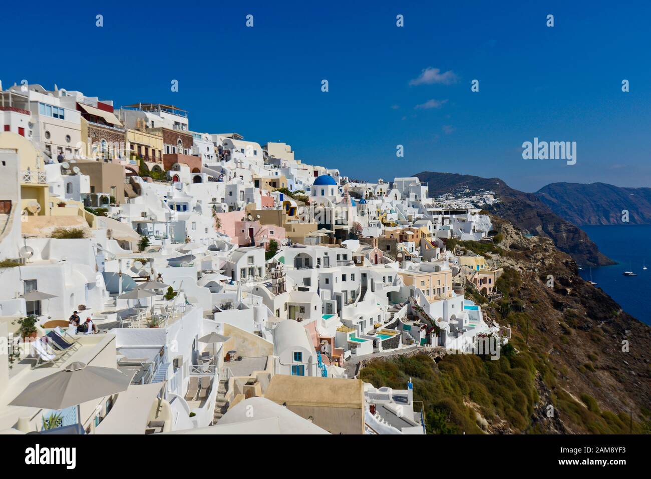 Oia, Santorin : vue sur la caldeira. Grèce Banque D'Images