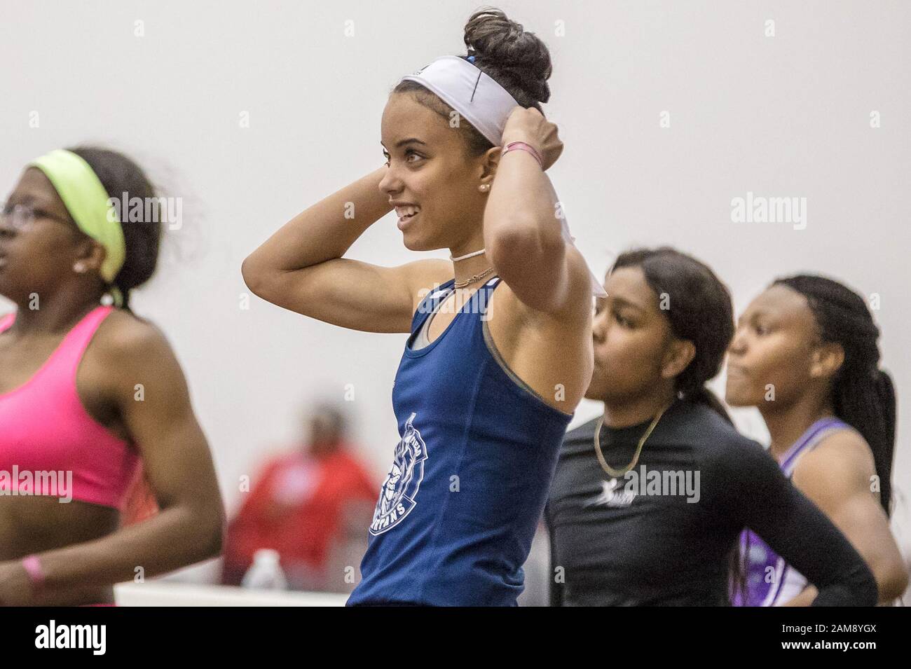 11 janvier 2020: Automne Wilson, centre, clignote un sourire après sa victoire dans les finales filles de 60 mètres de Dash avec un temps de 7,51 secondes dans le Texas A&M High School Indoor Classic au McFerrin Athletic Center's Gilliam Indoor Stadium à College Station, Texas. Prentice C. James/CSM Banque D'Images