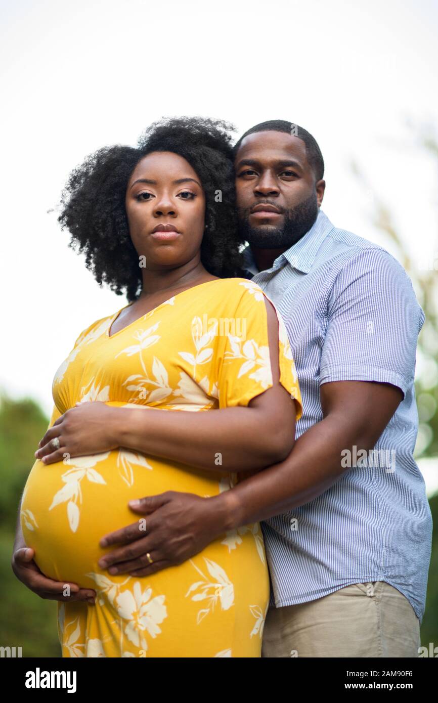 Portrait d'un couple africain enceinte. Banque D'Images