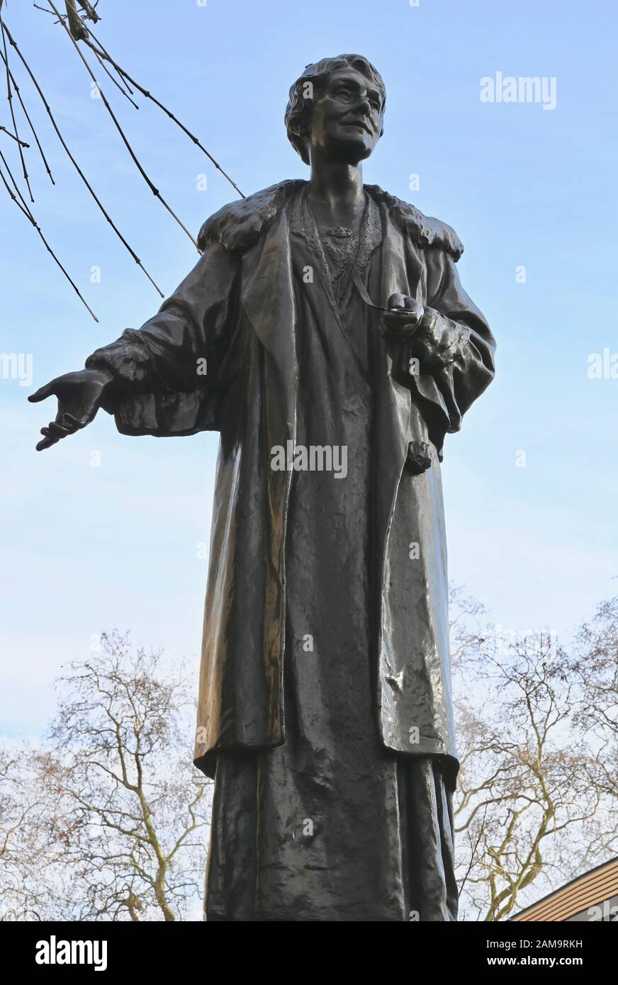 Statue D'Emmeline Pankhurst Par Arthur George Walker. Chef du mouvement Suffragette, entrée aux jardins de la Tour Victoria, Londres. ROYAUME-UNI Banque D'Images