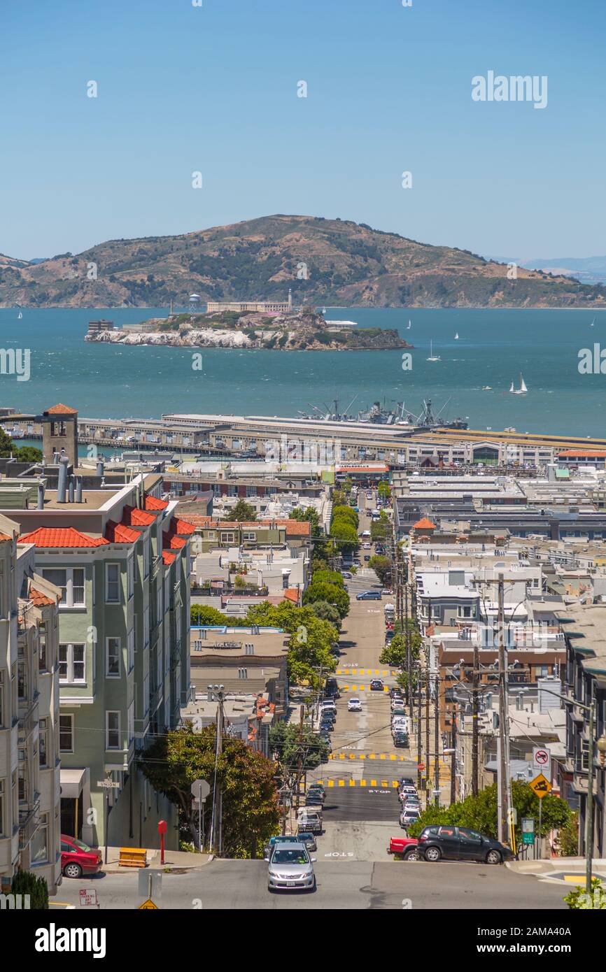 Vue de l'Île Alcatraz de Russian Hill, San Francisco, Californie, États-Unis d'Amérique, Amérique du Nord Banque D'Images