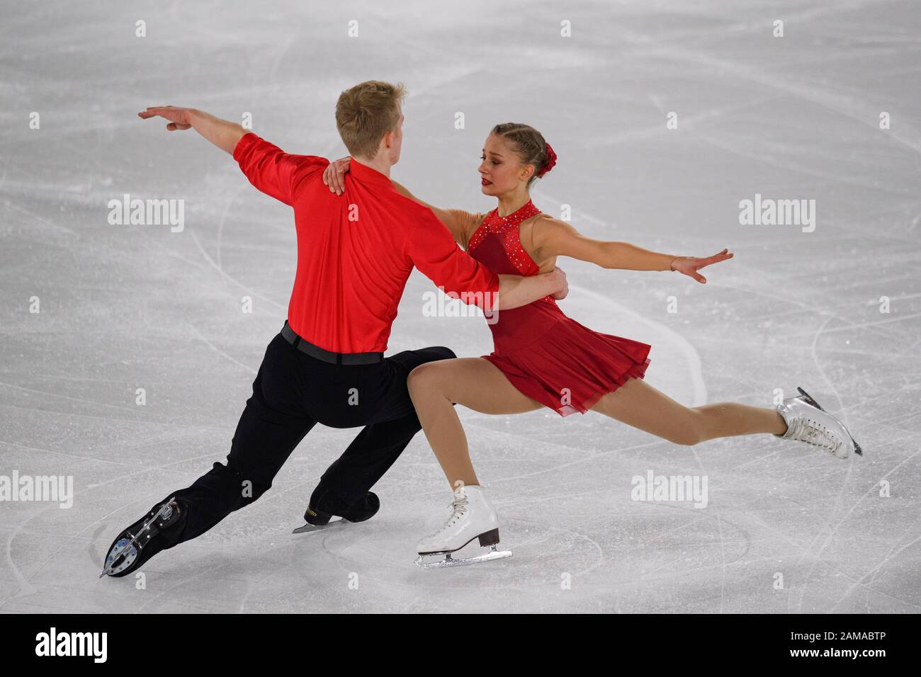 LAUSANNE, SUISSE. 12 janvier 2020. NESTEROVA Sofiia / DARENSKYI Artem (UKR) participer au patinage en couple - patinage gratuit lors des Jeux Olympiques de la Jeunesse de Lausanne 2020 à la patinoire de Lausanne le dimanche 12 janvier 2020. LAUSANNE, SUISSE. Crédit: Taka G Wu/Alay Live News Banque D'Images