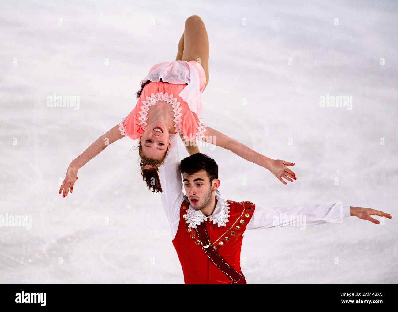 LAUSANNE, SUISSE. 12 janvier 2020. BUTAEVA Alina / BERULAVA Luka (GEO) participer au patinage en couple - Patinage gratuit lors des Jeux Olympiques de la Jeunesse de Lausanne 2020 à l'aréna de patinage de Lausanne le dimanche 12 janvier 2020. LAUSANNE, SUISSE. Crédit: Taka G Wu/Alay Live News Banque D'Images