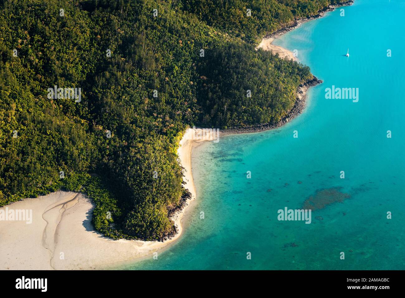 Vue aérienne de la plage sur l'île de Whitsunday de dugong. Banque D'Images