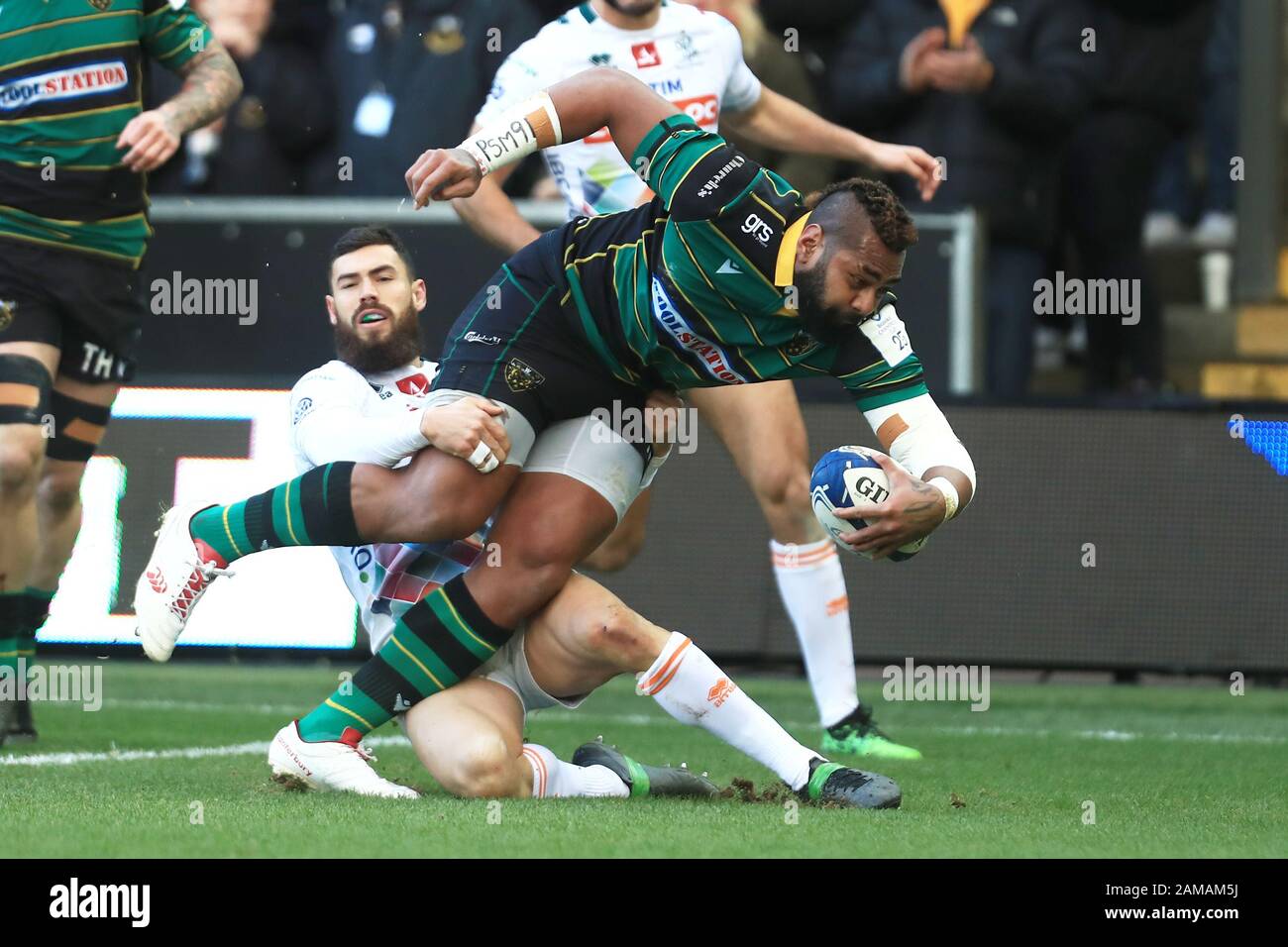 Northampton, Royaume-Uni. 12 janvier 2020. Northampton Saints Taqele Naiyaragoro lors du match de la coupe des Champions européens entre Northampton Saints et Benetton Rugby aux jardins de Franklin, Northampton, dimanche 12 janvier 2020. (Crédit: Leila Coker | MI News) la photographie ne peut être utilisée qu'à des fins de rédaction de journaux et/ou de magazines, licence requise à des fins commerciales crédit: Mi News & Sport /Alay Live News Banque D'Images