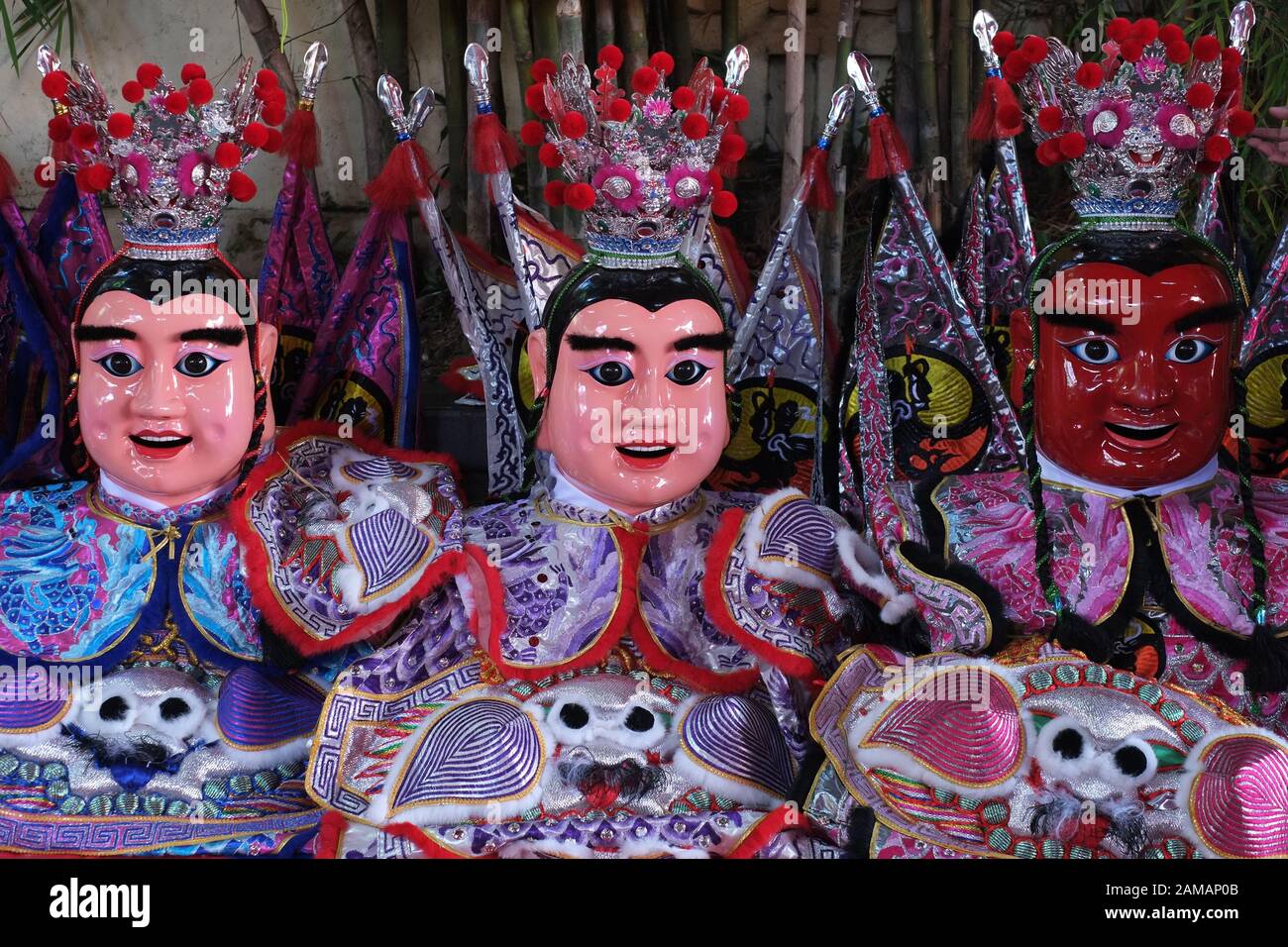 Trois marionnettes taiwanais colorés en célébration du nouvel an chinois festival à Bogor, Indonésie. Banque D'Images