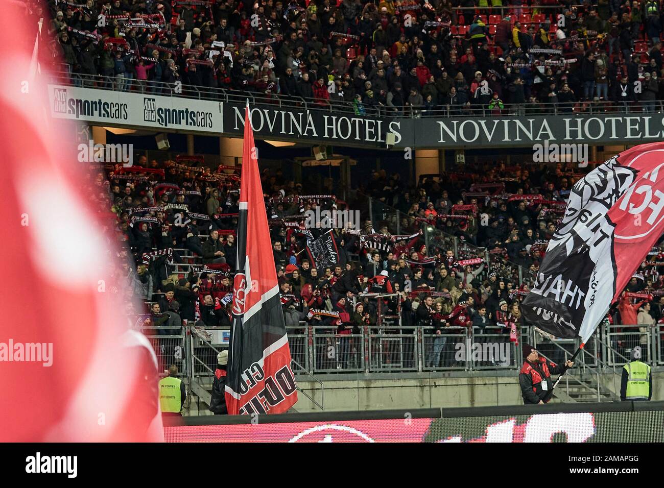 Nürnberg, Deutschland, Le 11 Janvier 2020. Max-Marlock-Stadion, Jeu D'Essai, Testspiel, Freudschaftsspiel 1. FC Nürnberg - FC Bayern München (FC Bayern Munich): Jubelnde Nürnberg Fans nach dem Sieg. Peter Kotzur/Alay Live News Banque D'Images