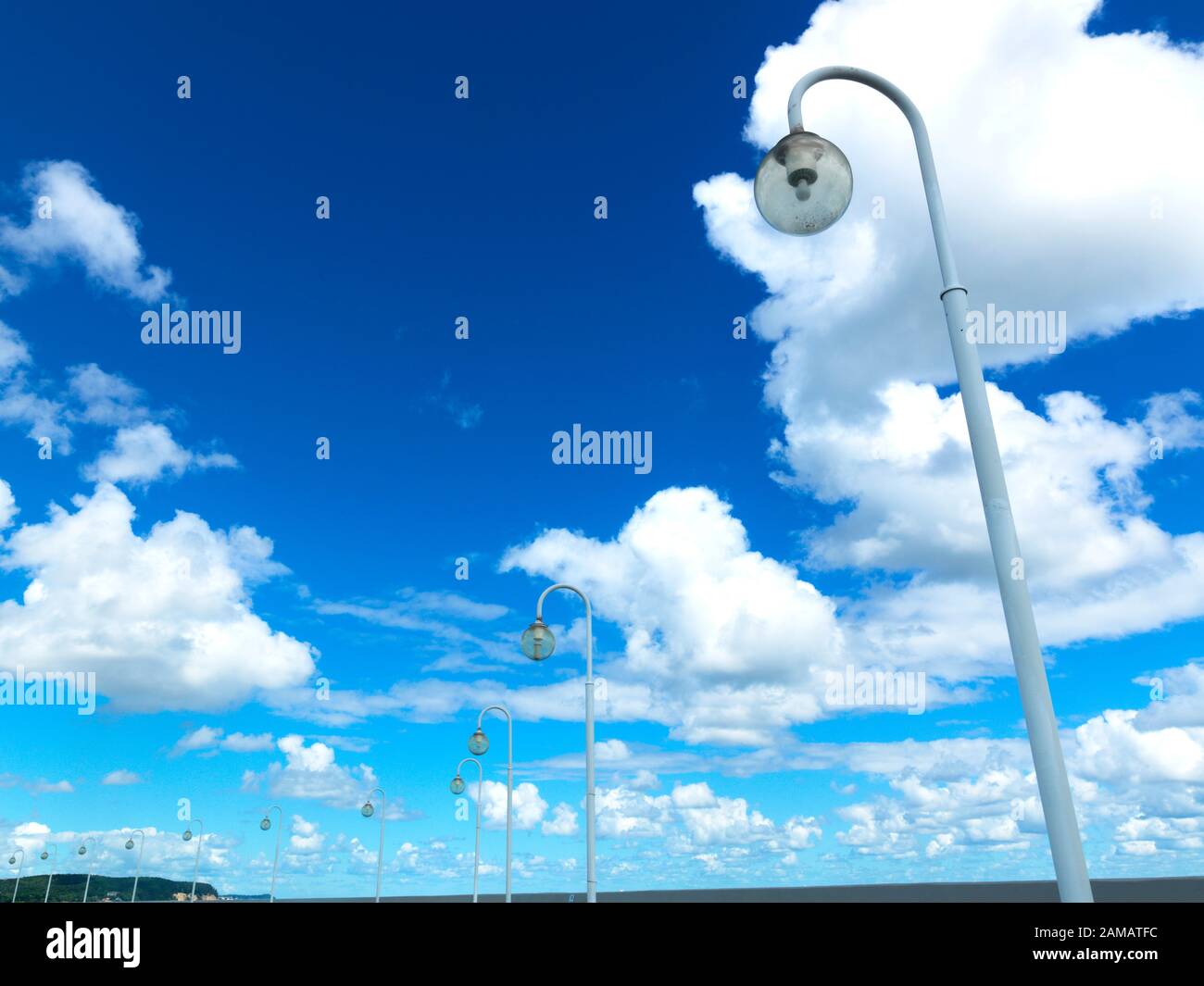 Lampes et Sky à Sopot en Pologne Banque D'Images