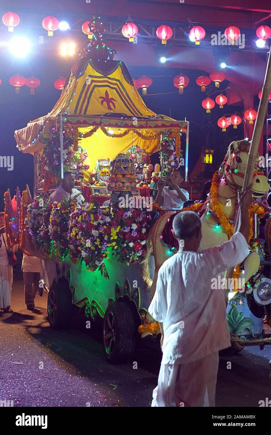 Bogor, Java ouest, Indonésie - Février 2019 : une voiture rejoindre le défilé de célébration du nouvel an chinois festival. Banque D'Images