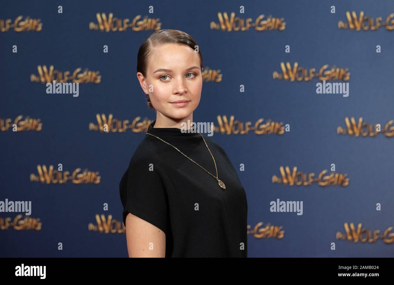 Sulzbach, Allemagne. 12 janvier 2020. Sonja Gerhardt, actrice est sur le point de commencer la première du film de 'nie Wolf-Gäng' dans Kinopolis Main Taunus sur le tapis rouge. Crédit: Silas Stein/Dpa/Alay Live News Banque D'Images