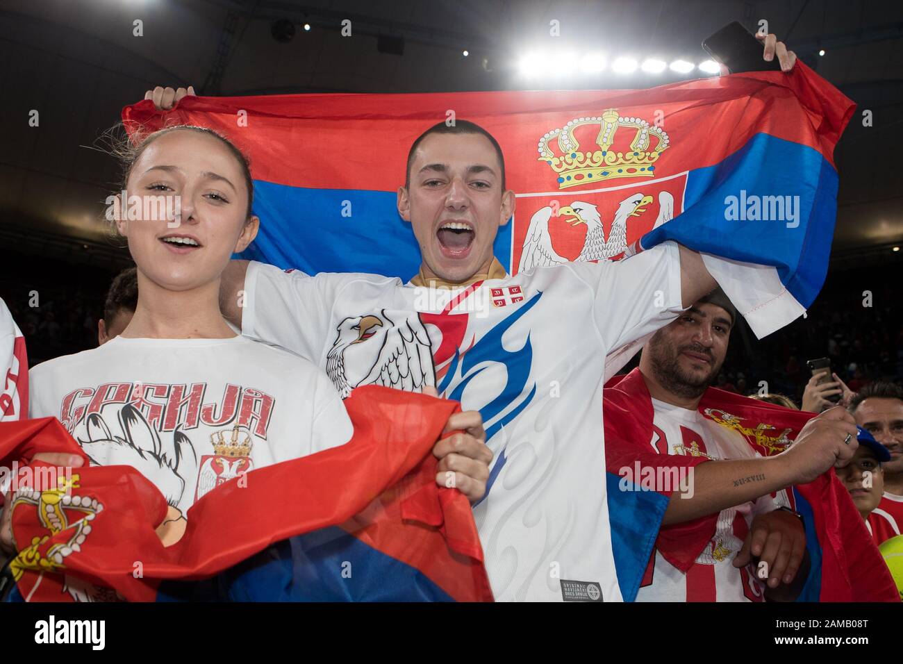 Les fans célèbrent après que la Serbie a remporté la coupe 2-1 contre l'Espagne lors de la finale de la coupe ATP 2020 à la Ken Rosewall Arena, à Sydney, en Australie, le 12 janvier 2020. Photo De Peter Dovgan. Banque D'Images