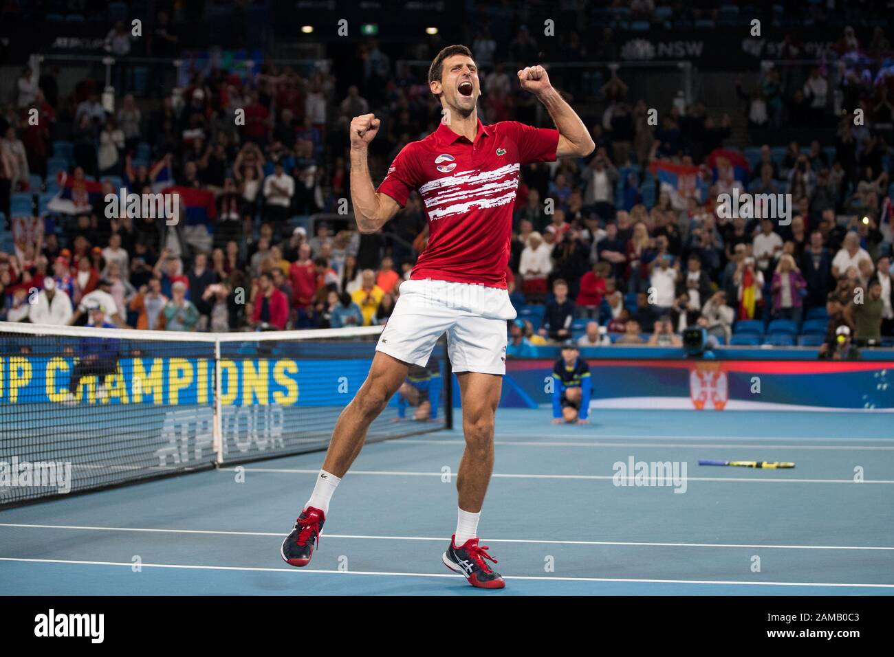 Novak Djokovic, de Serbie, célèbre après avoir battu l'Espagne 2-1 lors de la finale de la coupe ATP 2020 à la Ken Rosewall Arena, à Sydney, en Australie, le 12 janvier 2020. Photo De Peter Dovgan. Banque D'Images