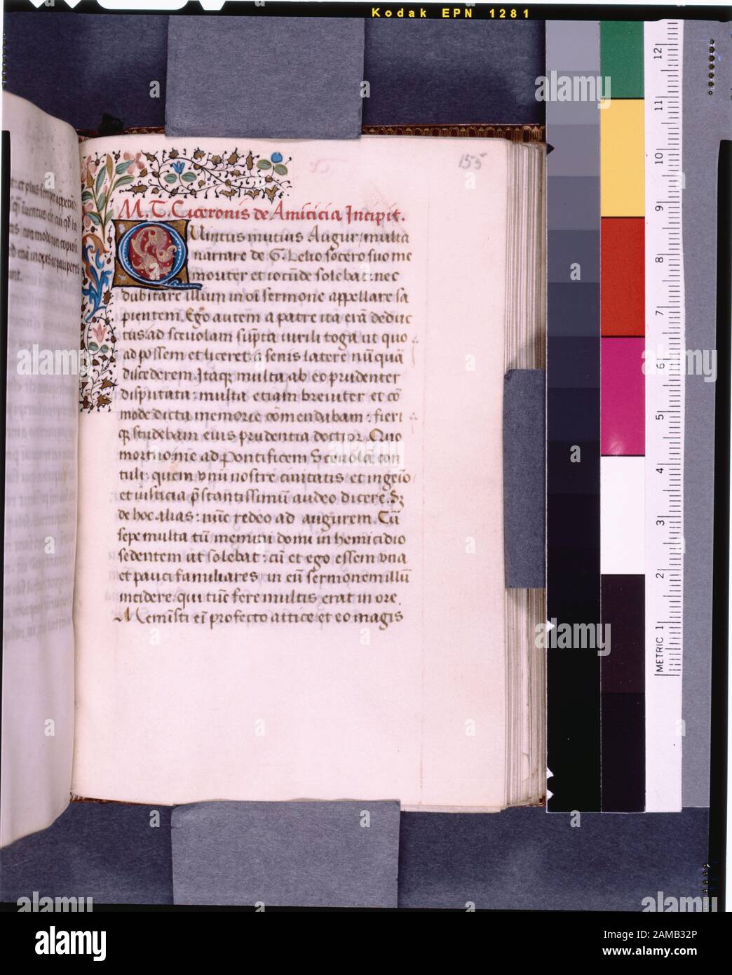 Quart de la frontière, 3 lignes bleu initiale sur le champ rouge et or, rubric, ouverture de de amicitia Figurant Dans de Ricci, Seymour, Recensement des manuscrits médiévaux et Renaissance aux États-Unis et au Canada. New York. N. Y. : H. W. Wilson, 1935; et Supplement, New York, N.Y.: Société bibliographique d'Amérique, 1962. Propriété : armes du premier propriétaire F. 1 (peut-être Minio de Venise ou Valmerana de Vicence). Timbre d'Antoine Moriau, Paris (CA. 1750). Collection Henry Allen; vente Samuel Allen (1920. Obtenu par Wilberforce Eames en 1926 auprès de W. M. Voynich. Légué par Eames, 1940. De Ricci, 2315. De Ric Banque D'Images