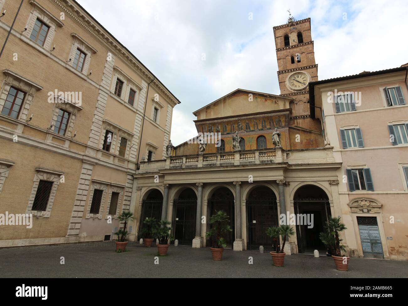 La Basilique De Notre Dame de Trastevere (Basilique de Santa Maria à Trastevere) , l'une des plus anciennes églises de Rome, Italie Banque D'Images