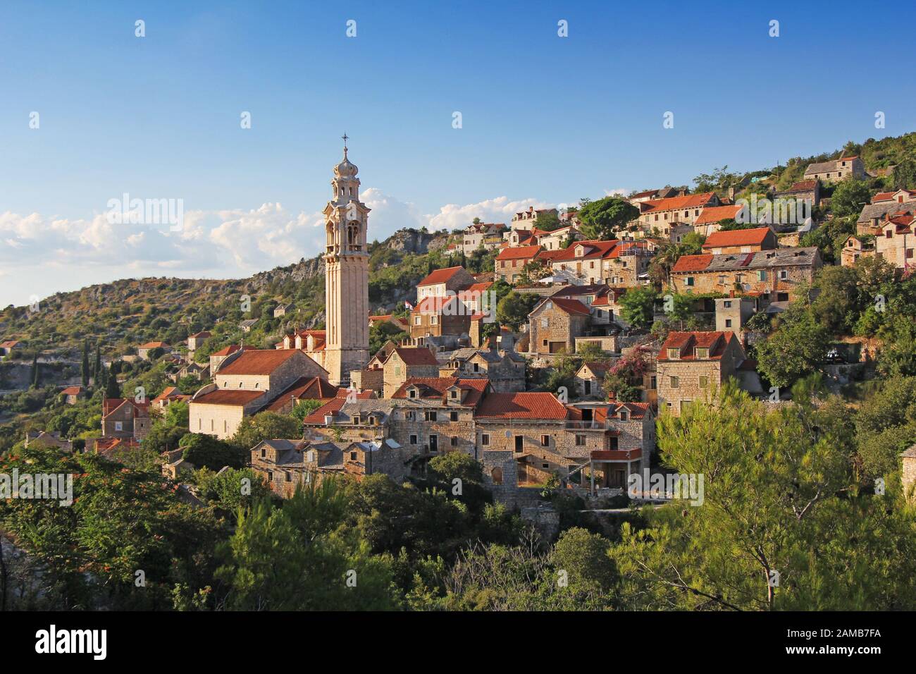 Village historique en pierre de Lozisca sur l'île de Brac, Dalmatie, Croatie Banque D'Images