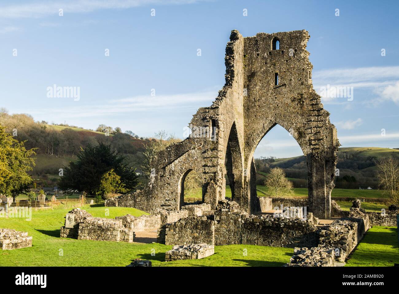 Abbaye de Talley dans la vallée de Cothi Carmarthenshire le jour ensoleillé de janvier, au sud-ouest du Pays de Galles. L'abbaye est maintenant située à distance dans des ruines. Banque D'Images