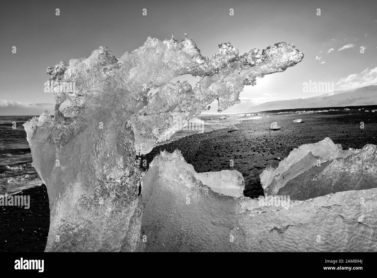 Bloc de glace, plage au lagon des glaciers Joekulsarlon, Breiðamerkursandur, côte sud Islande, Islande Banque D'Images