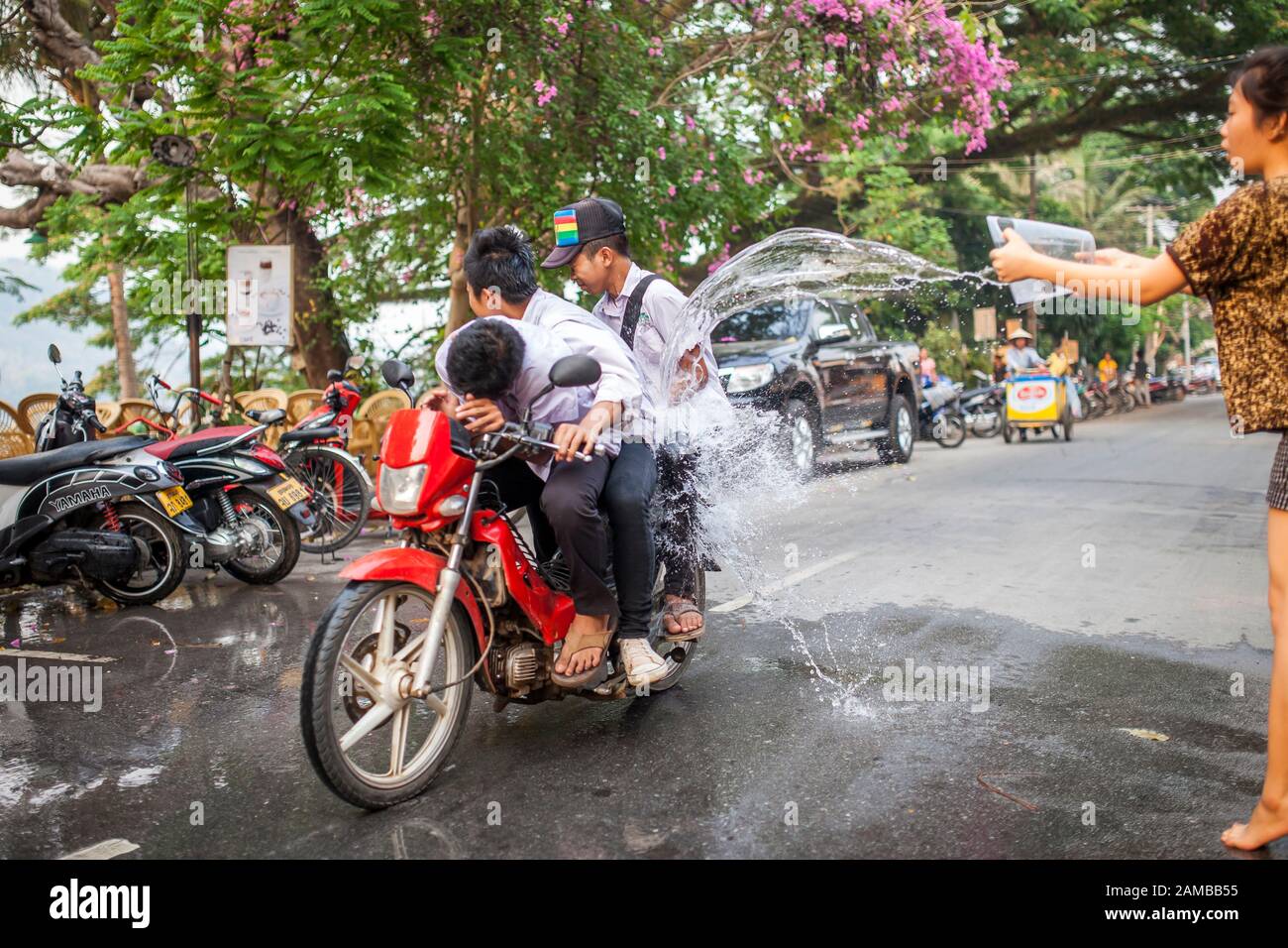 Luang PRABANG, LAOS - 10 AVRIL 2013 : Festival Songkran, célébration du nouvel an de Laotien également connu sous le nom De Pii Mai à Luang Prabang, Laos le 10 avril 2013. Banque D'Images