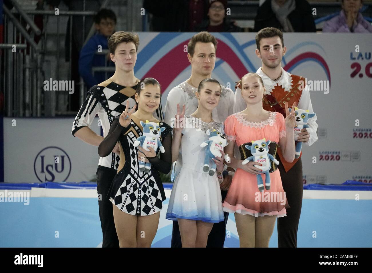 Les lauréats du YOG Lausanne 2020 patinage gratuit sur les paires à l’arène de patinage de Lausanne le 12 janvier 2020. 1.place Panfilova Apollinia/Rylov Dmitry - RUS, 2.place Mukhametzianova Diana/Mironov Ilja - RUS, 3.place Butaeva Alina/ Berulava Luka - GEO. Crédit: Alfredss/Alay Live News Banque D'Images