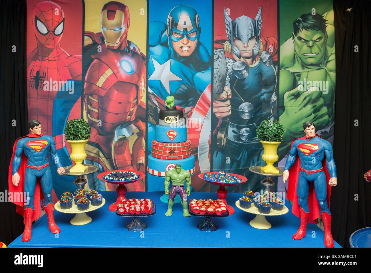 Florianopolis Bresil 22 Decembre 19 Super Heros Theme Enfants Fete D Anniversaire Dc Personnages Et Marvel Comics Les Super Heros Sont Apprecies Par L Enfant Photo Stock Alamy